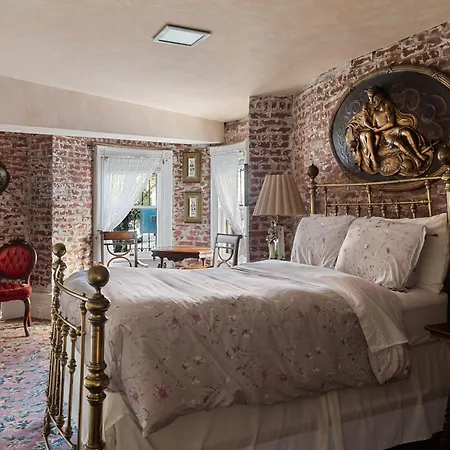 Chateau Tivoli Bed And Breakfast-2